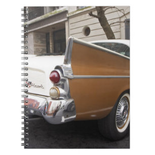Caderno Espiral Um carro clássico Studebaker Silver Hawk estaciona