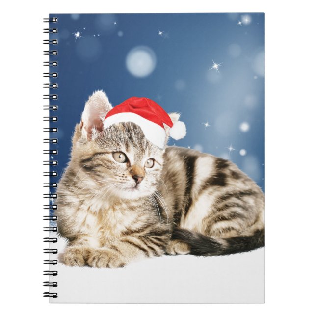 Caderno Espiral Um gato bonito vestindo o Papai Noel vermelho e a  (Frente)