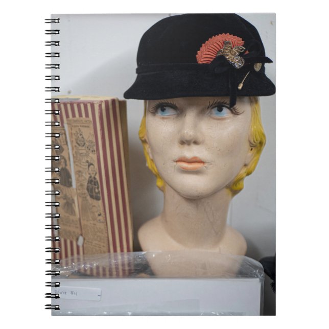 Caderno Espiral Um Livro Clássico e Composição de Bust (Frente)