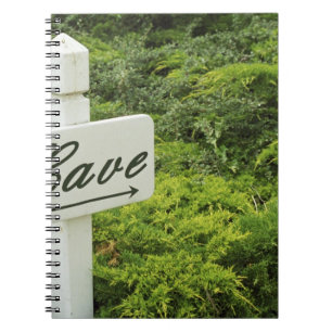 Caderno Espiral Um sinal apontando para a adega (Cave) em