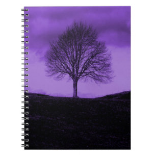 Caderno Espiral Uma paisagem roxa da natureza da silhueta