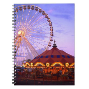 Caderno Espiral Uma roda gigante e carrossel no Navy Pier em