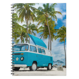 Caderno Espiral van azul e branca na praia