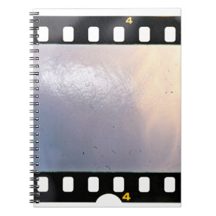 Caderno Espiral Vazio 35mm - quadro ou fita em fundo branco
