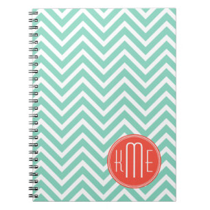 Caderno Espiral Verde chique Chevron do Aqua e monograma feito sob