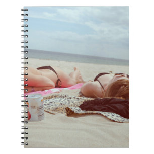 Caderno Espiral Vidro castanho em duas mulheres