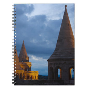 Caderno Espiral Vista noturna do Bastião dos Pescadores, Colina do