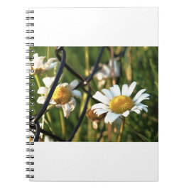 Caderno Espiral Vrede achter het hek. In bloemen illustratief.