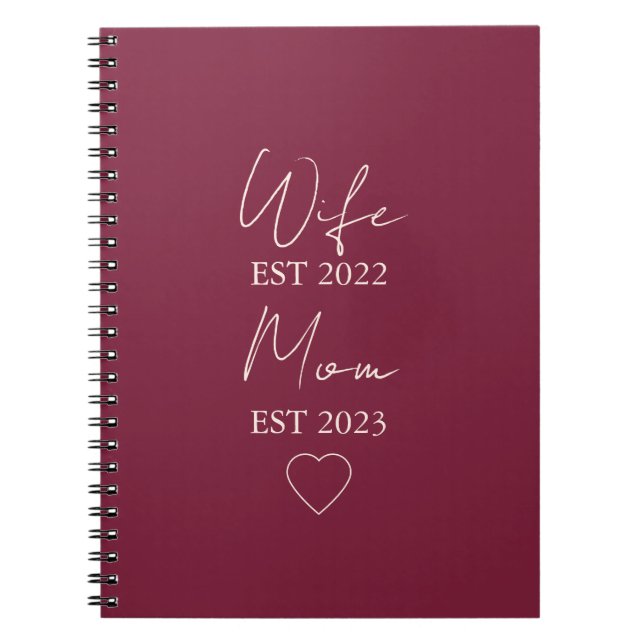 Caderno Espiral Wife & Mom Est. – Minimalist Valentine Gift (Frente)