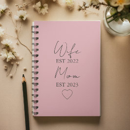 Caderno Espiral Wife & Mom Est. – Minimalist Valentine Gift