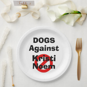 Cães Contra Kristi Noem Prato de Papel