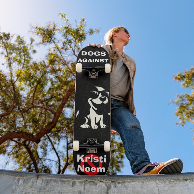 Cães Contra Kristi Noem Skateboard (Ao ar livre 1)