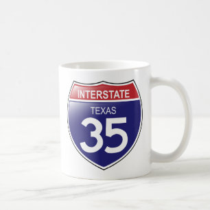 Café 35 de um estado a outro na caneca de Texas
