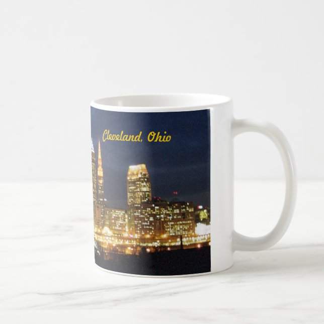 Café A noite de Cleveland, Ohio ilumina a caneca da (Direita)