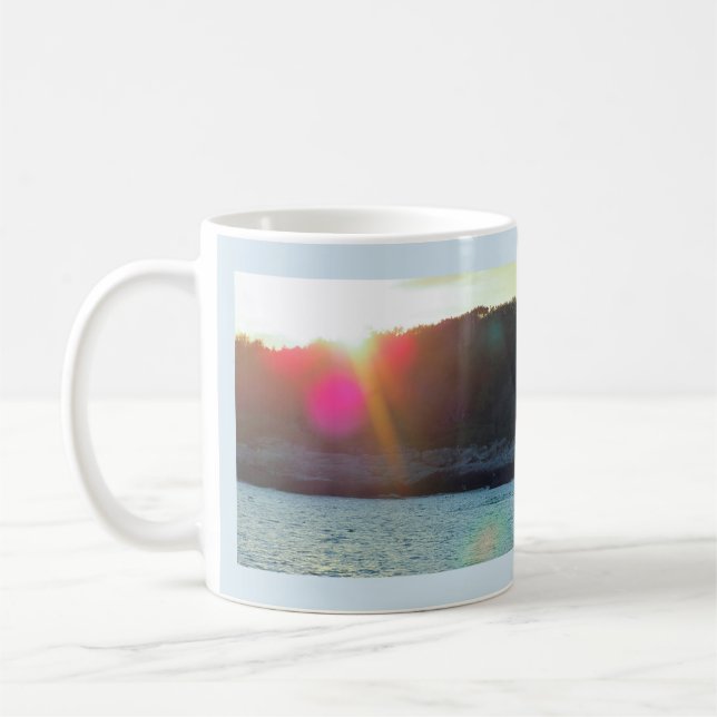 Café Alargamento de Sun na caneca da água com oração de (Esquerda)
