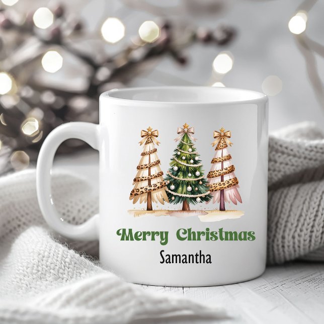 Café Árvores de Natal Clássicas de Leopardo Caneca Nome (Classic Leopard Christmas Trees Custom Name Mug)