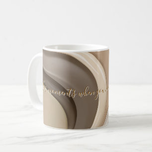 Café Caneca clássica no abstrato de na moda