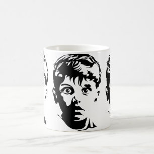 Café Caneca com Estêncil de Arte Gráfica de Menino Surp