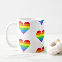 Caneca com Padrão de Coração em Arco-íris