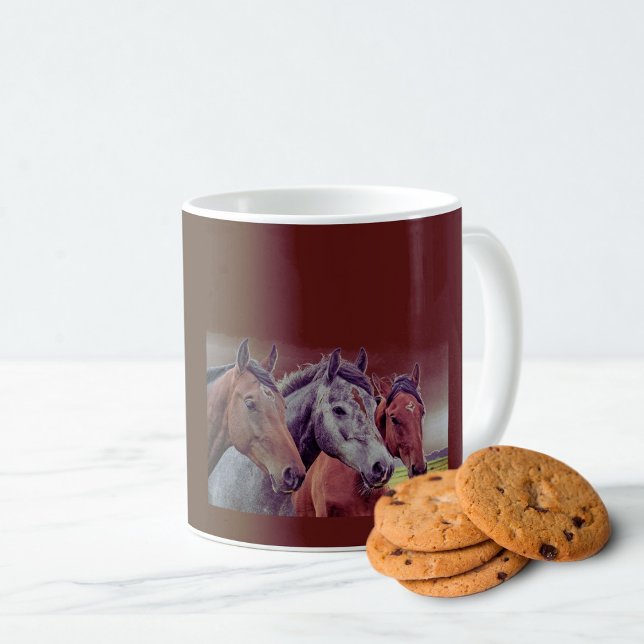 Café Caneca Cor de Chocolate com Três Cabeças de Cavalo (Criador carregado)