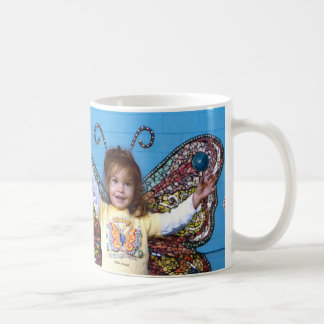 Café Caneca da borboleta de Eliza - meio