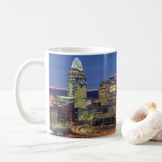 Café Caneca da skyline de Cincinnati (Com Donut)