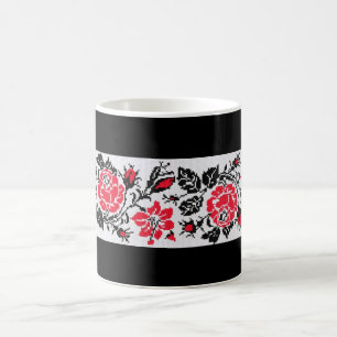 Café Caneca das rosas vermelhas do bordado de