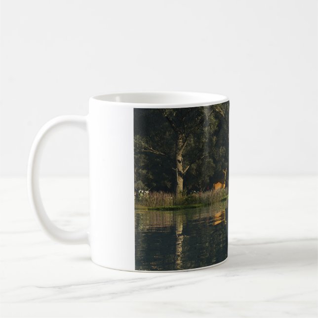 Café caneca de 11 oz com imagem "Sobressaltada" (Esquerda)