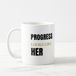 Café Caneca de 11oz Progress Looks Like Her – Dia Inter