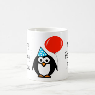 Café Caneca de aniversário de pinguim com balão vermelh