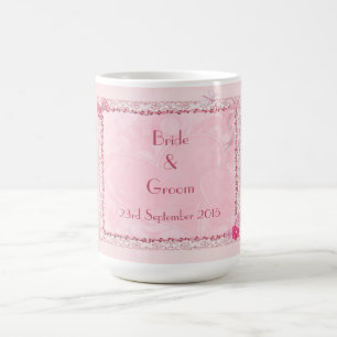 Café Caneca de casamento com corações e borboletas
