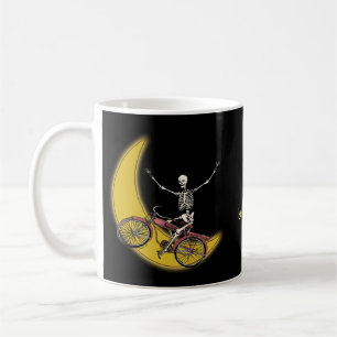 Café Caneca de esqueleto andando de bicicleta