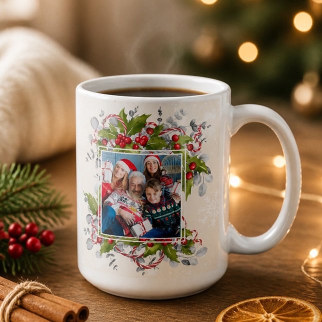 Café Caneca de Foto com Galho de Azevinho de Natal (Criador carregado)