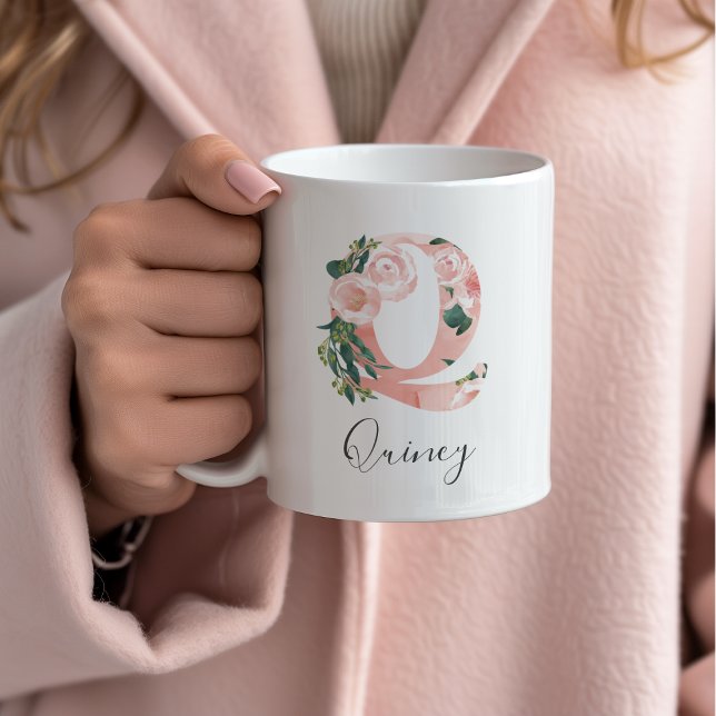 Café Caneca de Inicial de Aquarela Floral - Q (Criador carregado)