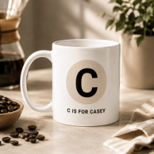 Caneca de Inicial Moderna – Design “C é para [Nome