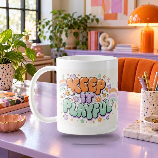 Café Caneca de Letras Balão Divertidas (Keep It Playful Bubble Lettering Mug — refined lighting and contact shadows. Digital lifestyle preview.)