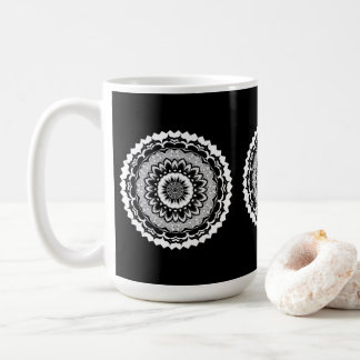 Café Caneca de Mandala Floral Preta e Branca