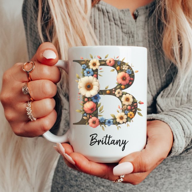 Café Caneca de Monograma Inicial de Flores Silvestres P (floral mothers day mug, custom floral mug for her, birth month floral mug for women or moms,)