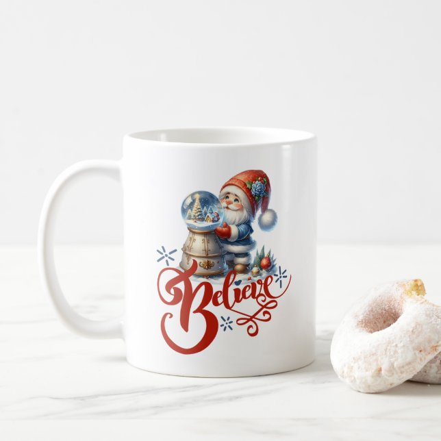 Café Caneca de Natal com gnomo e globo de neve bonitos (Com Donut)