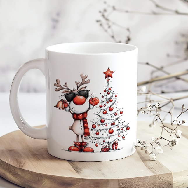 Café Caneca de Natal de Renas Legais – Oh Deer! (Cool Reindeer Christmas Mug – Oh Deer! on a boho wooden table with tiny white flowers)