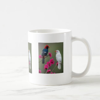 Café Caneca de Pássaros Vermelhos e Brancos em Ramo Flo
