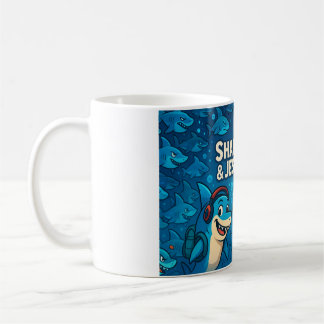 Café caneca de tubarões e jesmin
