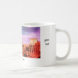 Café Caneca de viagem de Roma com as velhas ruínas da c