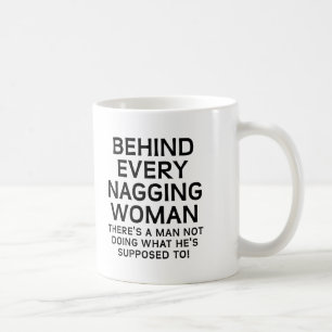 Café Caneca Divertida Por Trás de uma Mulher Chata