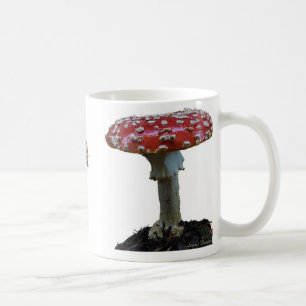 Café Caneca do cogumelo de três amanitas