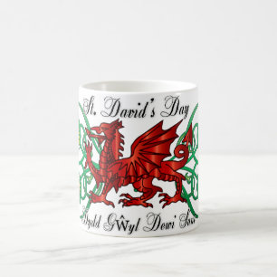 Café Caneca do dia de St David com o Daffodil do dragã