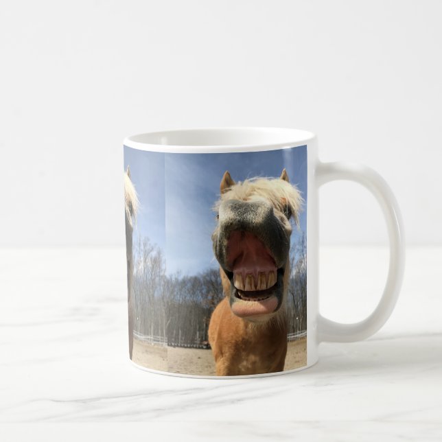 Café Caneca do sorriso do cavalo de Haflinger (Direita)