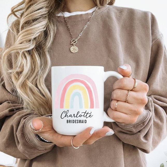 Café Caneca Personalizada Arco-Íris para Damas de Honra (Personalized Rainbow Bridesmaid Mug, Custom Bridal Party Gift, Bachelorette & Engagement Coffee Cup,)