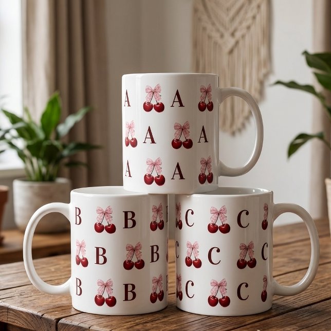 Café Caneca Personalizada com Inicial de Ginga de Cerej (Personalized initial coquette cherry birthday | graduation | wedding | bachelorette party mug gift)