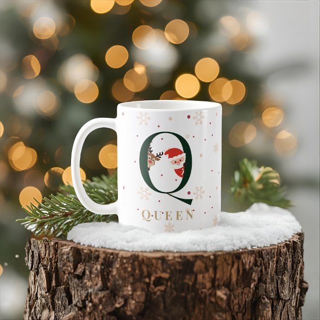 Café Caneca Q de Monograma de Natal Personalizada (Criador carregado)